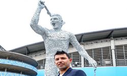 İngiltere'de ünlü oyuncunun heykeli stada dikildi