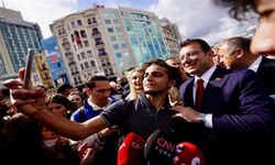 Taksim Cumhuriyet Anıtı'nda bayram kutlandı
