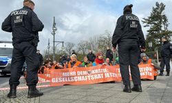 Berlin'de Alman hükümetine iklim politikasını protestosu