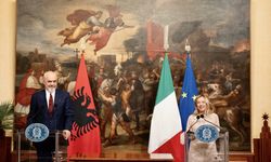 İtalya, Arnavutluk'ta göçmen merkezleri kuracak