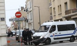 Fransa Romans sur İsere'de göçmen postacıya ırkçılık