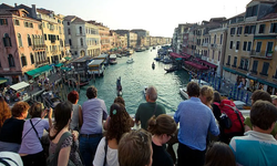 Venedik'e gelen turistlerden ücret alınmaya başlandı