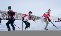 Dünyanın en hızlı takım oyunu buz hokeyini oynadılar