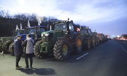 Fransa'da çiftçiler traktörleriyle "Paris'i kuşatma eylemi" yaptı