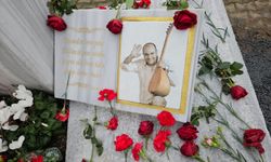Türk halk müziği sanatçısı Kıvırcık Ali mezarı başında anıldı