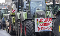 Almanya'da 1500 traktör ve tarım aracı ile protesto