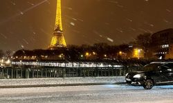 Paris ve Ile de France bölgesinde kar yağışı