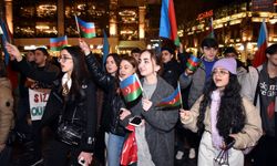 Aliyev'in cumhurbaşkanlığı zaferi Azerbaycan'da kutlanıyor