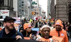 New York'ta, çevreye zarar verdiği belirtilen projeleri destekleyen sigorta şirketleri protesto edildi