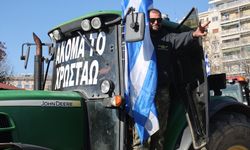 Yunanistan'da çiftçiler traktörleriyle eylem yaptı