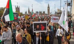 Londra'daki Downing Sokağında Refah için sessiz protesto