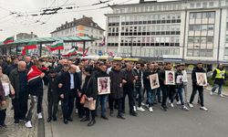 Almanya'da yangında ölenler için yürüyüş ve anma töreni