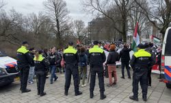 Hollanda'da polis İsrail Büyükelçiliğinde dur dedi