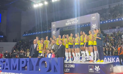 Bakan Bak, Fenerbahçe Kadın Voleybol Takımı'nı tebrik etti