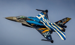 Arsura adasında denize Yunanistan F-16 uçağı düştü