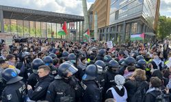Almanya'nın İsrail'e silah sevkiyatına başkent Berlin'de protesto