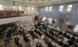 Hollanda'da Müslümanlar kentteki camilerde bayramlaştılar