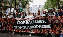 Fransa'nın başkentinde ırkçılık ve İslam karşıtlığı protestosu