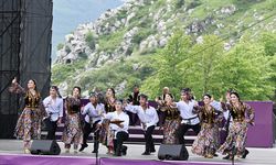 Karabağ'ın sembol şehri Şuşa'da "7. Harıbülbül Müzik Festivali" yapıldı
