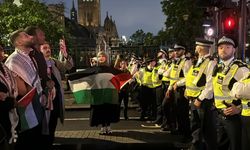 Londra'da İsrail saldırılarına büyük protesto