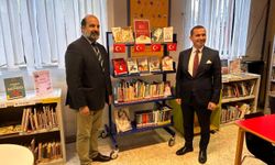 Roma'daki kütüphaneye çocuklara yönelik Türkçe kitaplar bağışlandı