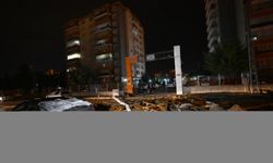 Ankara'da fırtınanın etkisiyle bir apartmanın çatısı uçtu
