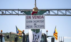 İspanya ve Fransa'da çiftçiler traktörleriyle yol kapattı