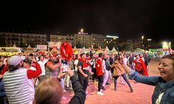 İsviçre Cenevre'deki Türkler'den çılgınca kutlama