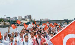 Paris Olimpiyat Oyunları'nın açılış töreninde Türk bayrakları