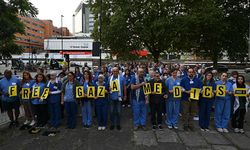 İngiltere NHS çalışanlarından Londra'da protesto