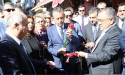 CHP Genel Başkanı Özel, Diyarbakır'da MYK ve PM üyeleriyle bir araya geldi