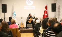 Endülüs'ten Anadolu'ya mikrotonal gitar