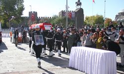 Eski Bakan Sabahattin Çakmakoğlu'nun cenazesi memleketi Kayseri'de defnedildi