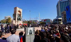 İstanbul Taksim'de 101. yıl çelengi