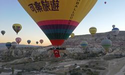 NEVŞEHİR - Kapadokya'da balonlar Türk bayraklarını gökyüzünde dalgalandırdı