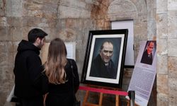 Anıtkabir'de sergilenen tarihi Atatürk portresinin orijinali merak uyandırıyor