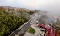 Bolu Dağı'ndan geçen sürücüler mola yerlerinde zirveden manzarayı izliyor