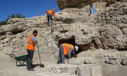 Diyarbakır'daki kazıda Hristiyan din adamlarına ait olduğu değerlendirilen 2 mezar bulundu