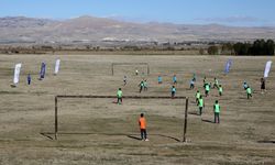 "Gazozuna maç" organizasyonlarıyla çocukları spora yönlendiriyorlar