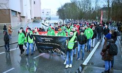 Audi Brüksel fabrikası çalışanları gösteri düzenledi