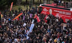 CHP Genel Merkezi'nde İBB Başkanı İmamoğlu'nun gözaltına alınmasına tepki eylemi