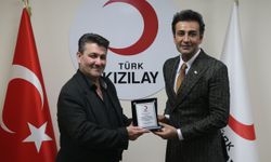 Türk Kızılaydan Ege'deki rekortmen kan bağışçılarına plaket