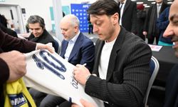 Mesut Özil İngiltere'de açık iftara katıldı