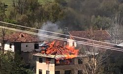 Kastamonu'da 3 katlı bir ev yandı