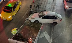 Küçükçekmece'de takla atan otomobilin sürücüsü yaralandı