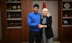 Rektör Özkan, Türkiye'nin ilk çift kol nakilli hastası Cihan Topal ile buluştu: