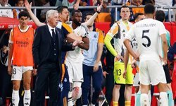 Real Madrid'li Rudiger hakeme cisim fırlattı