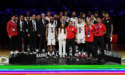 Basketbol Şampiyonlar Ligi'nde şampiyonluğa ulaşan Unicaja Malaga, kupasını aldı