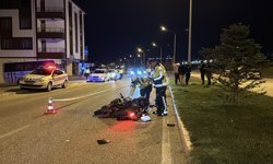 Erzincan'da refüje çarpan motosikletin sürücüsü öldü