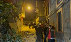 Fatih'te iki katlı metruk bina çöktü